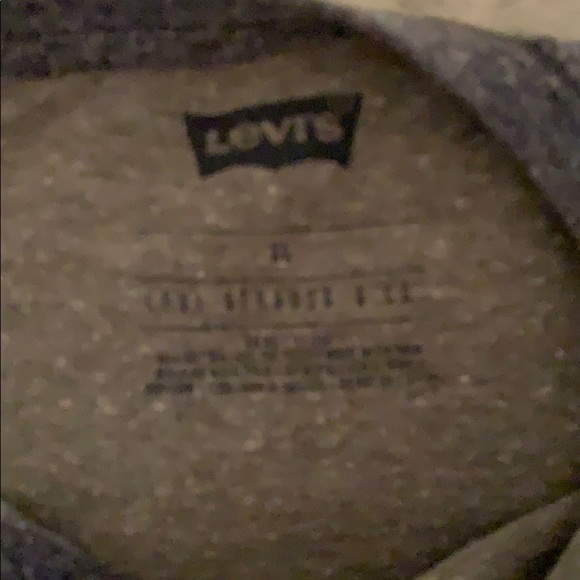 Levi’s XL button tee - Picture 3 of 3